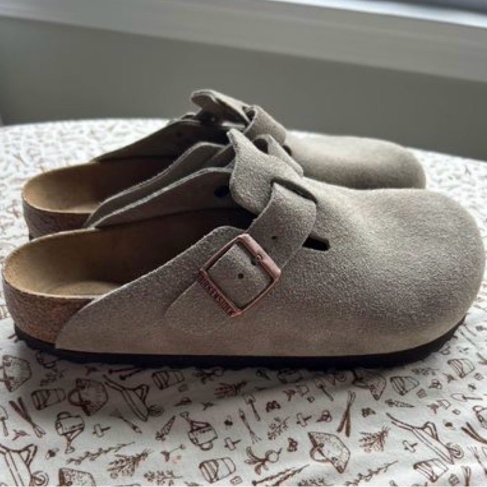 NWT BIRKENSTOCK CLOGS Boston Soft Footbed (Taupe)